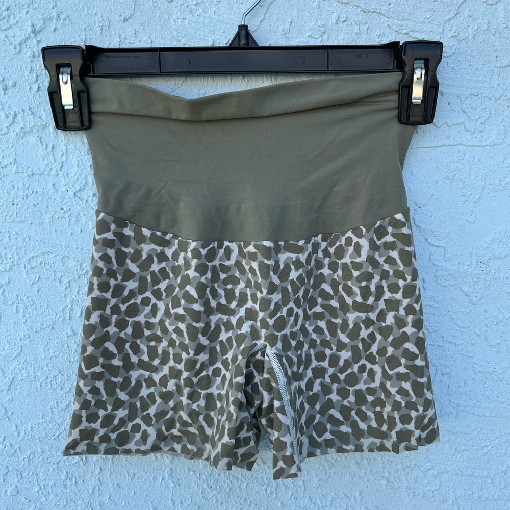 SPANX Lightweight Shapewear Shorts Size M